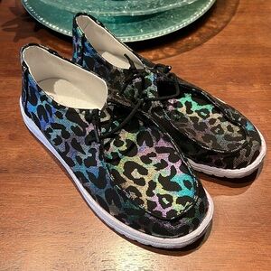 Brand New size 40 (9) slip on Canvas shoes